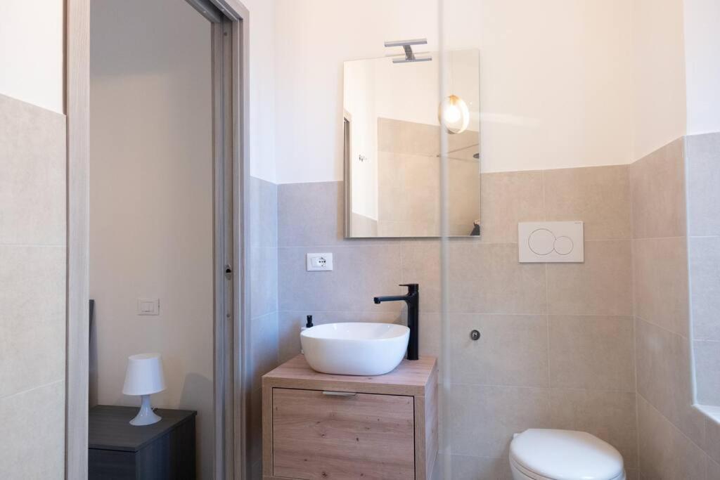 Private Room: The Port Apartment Scirocco Livorno Exterior foto