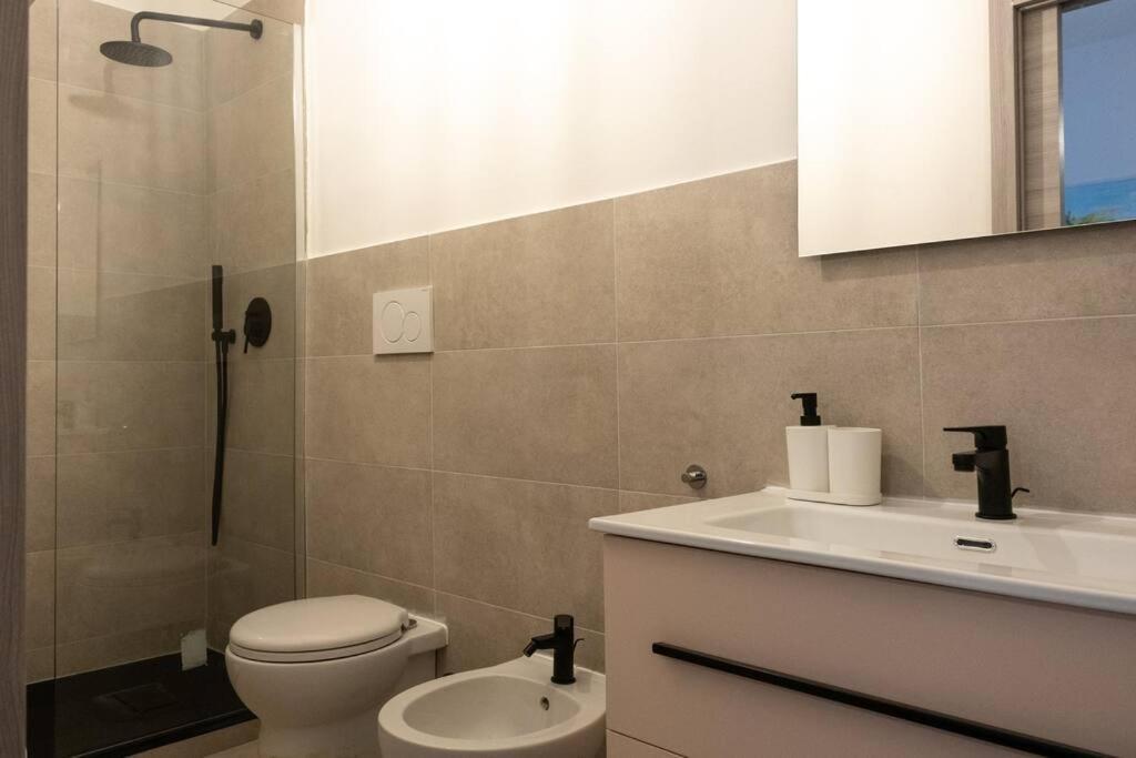Private Room: The Port Apartment Scirocco Livorno Exterior foto